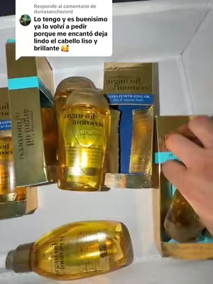 Respuesta a @duniasanchezord  Si tus puntas se ven secas y sin vida, este aceite puede convertirse en tu nuevo aliado 💛  Su fórmula con aceite de argán de Marruecos ayuda a nutrir el cabello, reducir la apariencia del frizz y dejarlo más suave, brillante y manejable.  Aplica una pequeña cantidad de medios a puntas para evitar que quede pesado. ✨ #OGXBeauty #AceiteDeArgán #CabelloSuave #ControlDelFrizz #CuidadoCapilar @OGX Beauty 