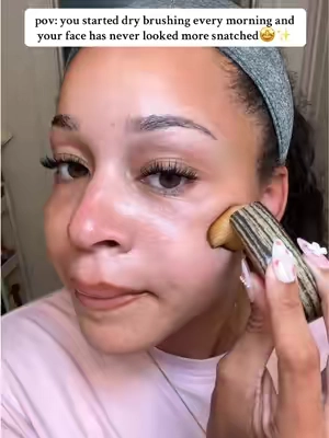 dry brushing is great for facial sculpting and lymphatic drainage! #drybrushing #lymphaticdrainage #facesculpting #facecontouring 