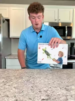The difference between the 2 most popular wall crawling kids toys #kidtoys #kidstoy #christmas #gift#tiktokshopcreatorpicks 
