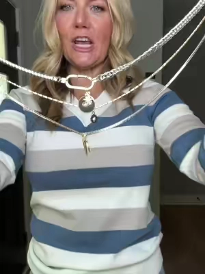 #tiktokshopcreatorpicks #necklace #fashionover40 #jewelrytiktok #charmnecklace 