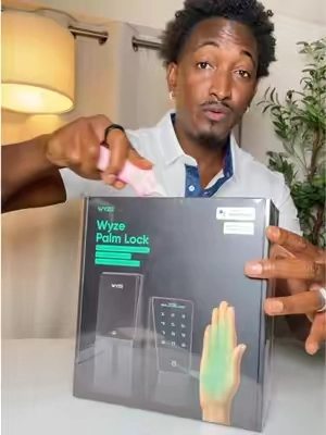 The tech 🤯 @Wyze #keylessentry #keylesslock #doorlocks #wyzepalmlock #tiktokshopcreatorpicks 