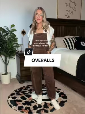 I’m 5’3” 135lbs wearing an extra small. I size down for a less baggy fit. #overalls #overallsoutfits #fallstyle #falloutfits #corduroypants 