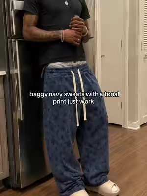 easy color, better texture #baggypants #sweatpants #navypants #mensstyle #OOTD 