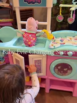 Baby Evie has her own little changing station?! 😭🐷💕 This is SO cute for little Peppa Pig fans who love pretend play and taking care of their baby dolls. The tiny baby accessories make it even sweeter 🥹 #PeppaPig #BabyEvie #PeppaPigToys #PretendPlay #ToddlerToys   