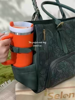 Teachers, nurses, moms – this green print tote is your daily hero. Organized pockets, stylish pattern, and it matches everything! 🍎#backtoschool #TikTokshopbacktoschool #lovevook #totebag #lunchbag 