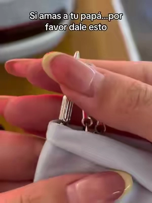 Los papás no siempre escuchan "te amo" lo suficiente. Este llavero es ese pequeño recordatorio que puede hacer que sonría primero... y luego llore en secreto.#regaloparael #detalleparapapa#papafeliz #giftfordad #viral