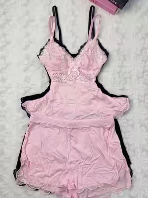 Super soft! #pajamaset #loungwear #2pieceset #nightwear #soft #spotlightfinds #tiktokshopcreatorpicks #women 