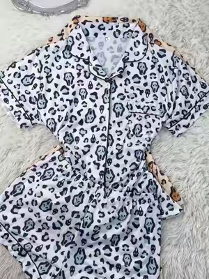 Spooky season pajamas you need 🎃#pajamajam #homewear #halloween #spookyseason #leopardprint #pajamaset #backtoschool #soft 