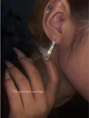#elegant #earrings #giftforher #womenfashion #classic 