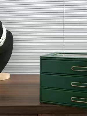 I used to think a messy jewelry drawer was just part of adulting. Turns out, it was just part of not owning this box. #jewelrybox #jewelrystorage #jewelryorganization #jewelryorganizer #olebrandselect