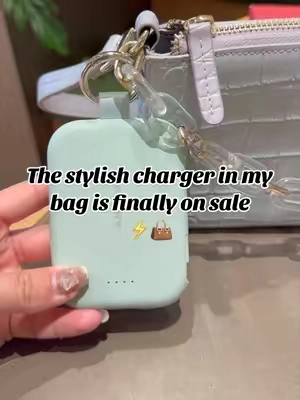 The stylish charger in my bag is finally on sale. 👜#rorry #powerbank #TikTokshopbacktoschool #rorryspotlightday #tiktokshopsummersale 