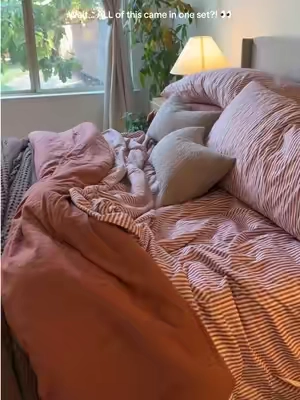 I was NOT expecting the whole bed to look this put together from one set 😭🤎#7PieceComforterSet #BedInABag #CozyBedroom #BedroomMakeover 