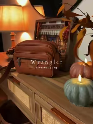 The best crossbody bag 🤎🍂 @Rustic Charm Bootic #purse #leatherbag #crossbodybag 