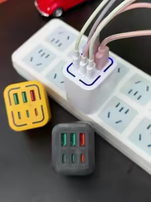 Charge multiple devices at the same time so that you don't have to worry about charging.#fastcharger #usbcharger #tiktokfinds #quickcharger #tiktokshop 
