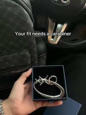 Tuff carabiner for outfits #carabiner #y2kstyle #y2kfashion #baggyclothes #baggyfit 