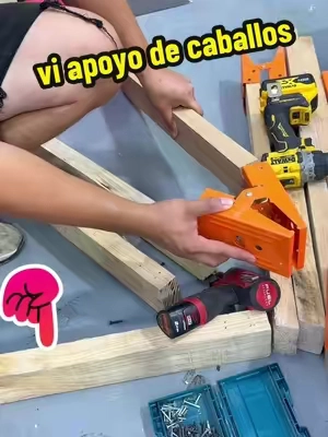 Es la herramienta más útil que he comprado últimamente. #sawhorsesupport #Adjustablequickreleaseclip #TikTokHolidayHaul #TikTokShopSpringGlowUp #DIY 