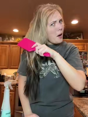 I have long thin hair that gets tangled so easy! #leaveintreatment #detangler #thinhair #hair #pravana 