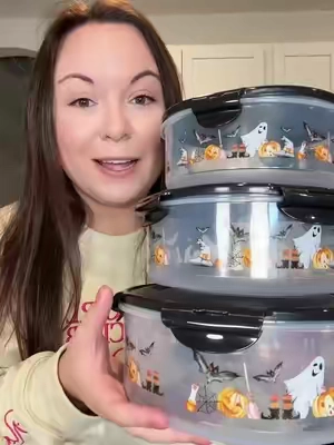 This brand new Halloween set from LocknLock is SO cute! 🖤🎃 it’s already selling quickly so if you’re a Halloween lover- don’t wait! 👻🧡 @QVC, Inc #halloween #locknlock #foodstorage #foodcontainers #kitchenfinds 