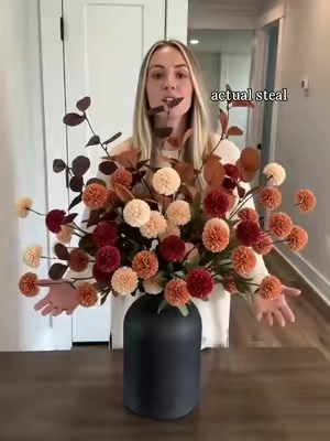 The perfect effortless centerpiece! 🍂✨ #homedecor #centerpiece #dormdecor #floralarrangement #tiktokmademebuyit