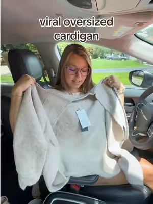 This genuinely feels like a cloud and is the perfect shape 😍😍 this grey beige color goes so fast!!! @PrettyGarden #cardigan #fallcardigan #prettygarden #fallfashionfinds #cozyoutfit 