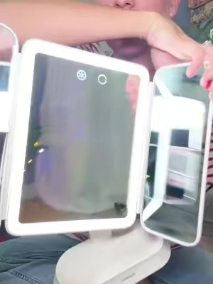 Great size portable mirror that’s rechargeable and fits in your weekend bag!  #travelessentials #makeupmirror #ledmirror #travelmusthaves #travelhacks 