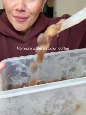 Tiny ice cubes are underrated for iced coffee. 🧊☕️ They chill your drink quickly, and I love that this set includes the storage bin AND scoop so there’s not a bag of loose ice cubes taking over my freezer #IcedCoffee #IceCubeTray #CoffeeEssentials #KitchenFinds #SummerEssentials 
