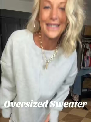 Women’s oversized sweatshirt 🩶 perfect for leggings/ fall ready outfit #oversizedsweatshirt #womenssweater #leggingsoutfit #falloutfit #falldeals 
