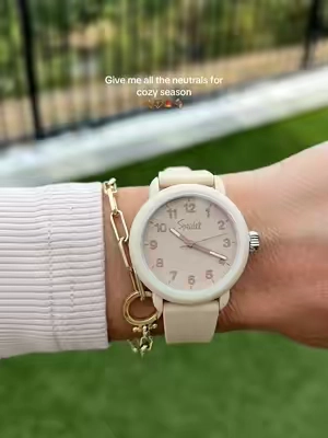 This watch comes in all the cutest neutrals #neutralaesthetic #womenswatch #neutralstyle #neutraloutfit #classystyle 