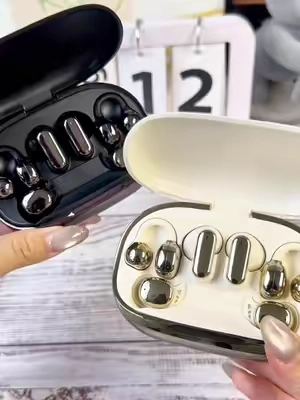 4 earbuds in ONE case... and it even charges your phone.Didn't expect that, right? 👀#earbuds #wirelessearbuds #TechGadgets #tiktokmademebuyit #gadgets