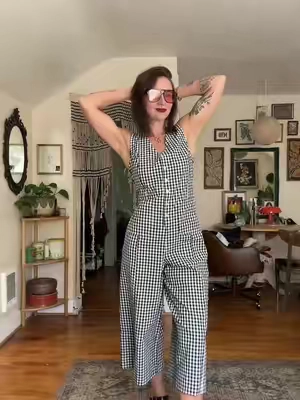 And it’s cotton!! #falloutfitinspo #fallfashioninspo #jumpsuitss #jumpsuitoutfit #gingham 