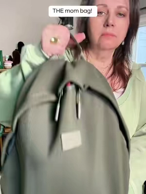 This bag is the ultimate bag for carrying everything but still looking cute!  #backpack #mombag #TikTokshopbacktoschool #pursetok #tiktokmademebuyit @Lee Handbags 