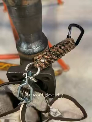 Upgrade your plastic glove clip to a Paracord glove clip 👨‍🏭🔥 #bluecollar #welder #pipewelder #welding #fyp @Amigos Pro Shop 