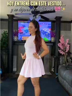 Hoy entrené con este vestido y no saben cuánto me lo chulearon. 😍🎀 Tiene short debajo, es súper cómodo y la parte de la cintura es tipo corset, así que le da una forma preciosa. ✨ Me encantó cómo me sentí: femenina, cómoda y segura mientras entrenaba. 💗 Y lo mejor, ¡está disponible en muchos colores! 🌈✨ #sportdress #Activewear #gymoutfit #fitnessfashion #BackToSchool 