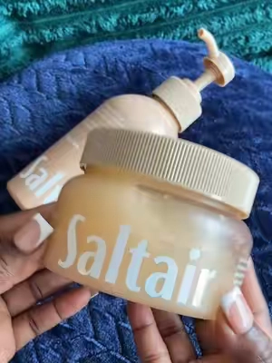These scrubs are it!!!! The perfect addition to the body washes they did not dissapoint with this formula. Now I need all the other fragrances 😩 #saltair #saltairbodyscrub 