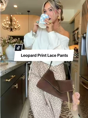 Leopard + corduroy + lace AND they’re stretchy?! 🐆🤎 yesss pls @Uaneo #fallpants #falloutfits #leopardpants 
