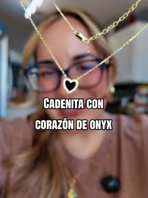 Es una belleza y ahora más fácil de poner y quitar! 🤌🏻✨️🖤 @Caitlyn Minimalist #caitlynminimalist #heartnecklace #minimalistjewerly #onyxheartnecklace #giftforher 