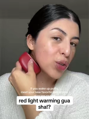 Red light vibration warming gua sha… I mean yeah. I LOVE it. Favorite part of my skincare routine #guasha #redlight #redlighttherapy #skincareroutine 