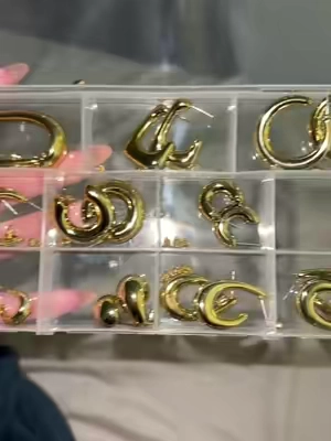 #17km #jewelry #earrings #affordablejewelry #goldhoops 