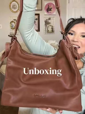 Aquí la consiguen en mi showcase 🥰 #haul #unboxingvideo #bag #leather  ##shop 