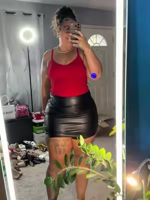 Snatchingggg and 💃🏽 #skort #halara #womensfashion #plussizefashion #leatherskirt @Halara 