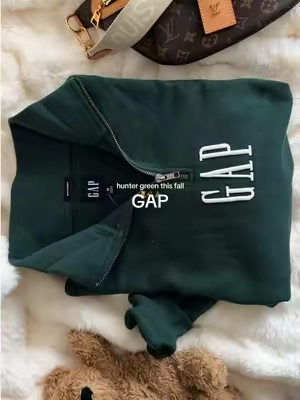 Girls you need to get the men’s sweaters! They are perfectly oversized for cozy fall days🍂 @Gap #gap #gapsweater #fallaesthetic 