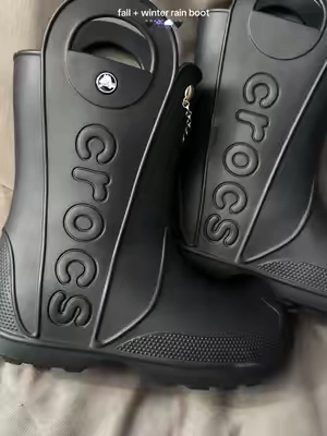These boots are gorgeous and fully waterproof #crocs #crocsrainboots #crocshandleitrainboot #winterboots #rainboots @Crocs 