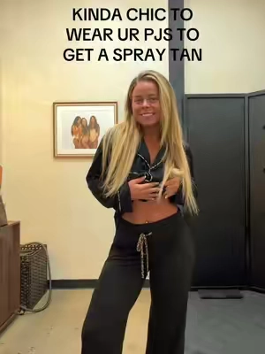 at my favorite place @lex | colorado spray tans 🖤 #fyp #spraytan #colorado #tan #pjs 