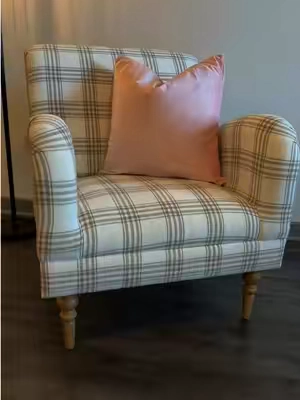 Cutest spot to sit 🥰 
