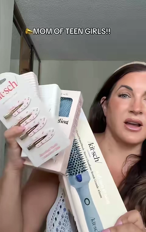 I had to make another post before it sells out! Got my daughter this hair care bundle for her first year of highschool! Great for college kids too! @Kitsch #kitsch #collegemusthaves #momofteens #momofteenagers #backtoschoolshopping  Kitsch thermal brush, back to school shopping, TikTok shop finds 