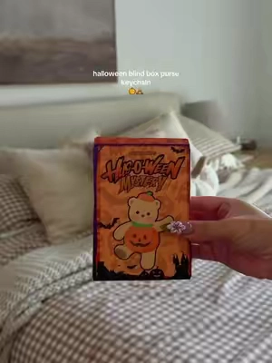 how freaking cute are these halloween bag charms 🎃🧸 #halloween #bagcharms #spookyseason #blindbox #unboxing 