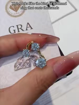 This looks like the kind of diamond ring that costs thousands #moissanite #jewelry #ring #backtoschoolshopping #affordablefashion 