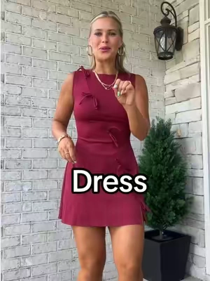 I love the diagonal bows on this dress! #cocktaildresses #elegantdress #minidress #shortdresses #sleevelessdress 