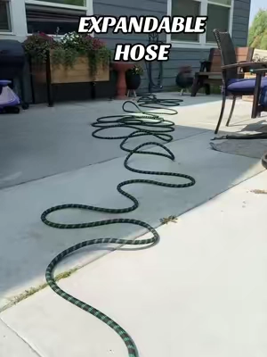 It’s lightweight, easy to move around, and I’m not fighting with a huge bulky hose every time I need to water something. @Uhair US #expandablehose #gardenhose #hose #flexiblehose #yardwork 