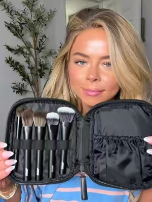 travel brushes 🖤 #fyp #makeupbymario #brushes 